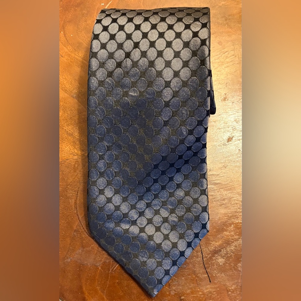 Perry Ellis Portfolio in Grey and Black polka and dots made of silk
